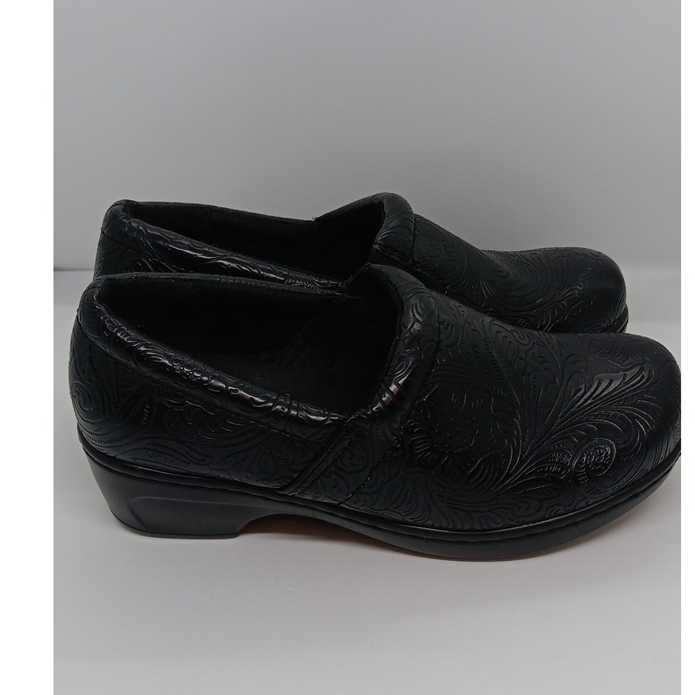 Baretraps Brinkley Black Floral Embossed Memory Foam Clogs Comfort shoes 5.5W